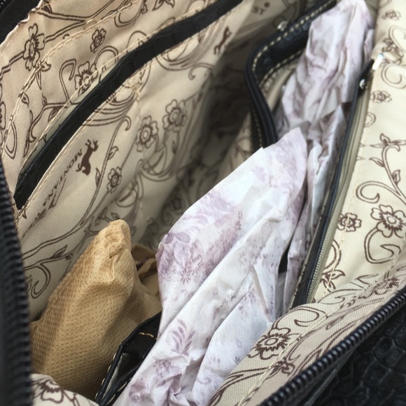 Montana West Concealed Carry Paisley Tote - Picture 4 of 5